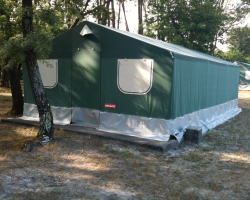 Une tente du camp