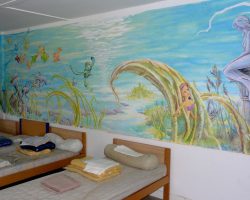 Une chambre du dortoir des petits Une chambre du dortoir des petits