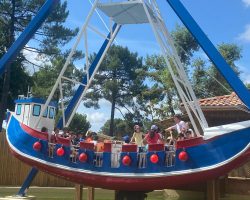 Une des attractions de la Coccinelle Une des attractions de la Coccinelle