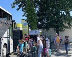 Arrivée à la descente du bus Arrivée à la descente du bus